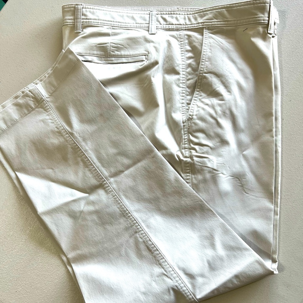 Mens chino pants by Roundtree and York. cotton blend with stretch. 40x30